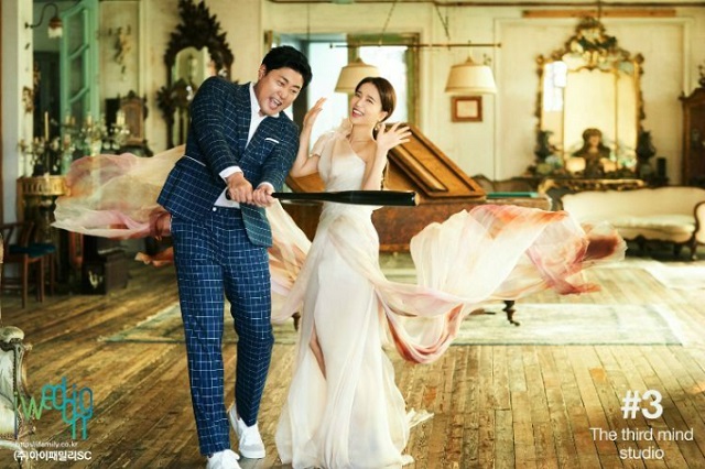 양준혁의 결혼을 주관하는 아이웨딩이 지난달 10월 공개한 양준혁·박현선 커플의 웨딩화보. /아이웨딩 제공