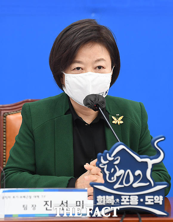 공직자 투기-부패근절 대책 TF팀장을 맡은 진선미 국토위원장.