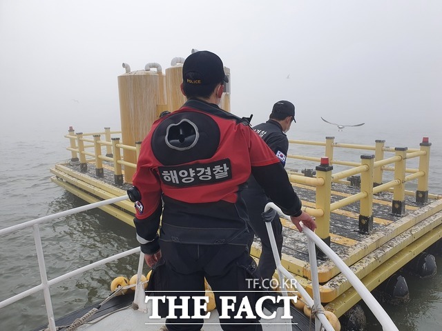 제부도 해안가에서 남성 2명이 실종돼 해경 수색 중이다./평택해양경찰서 제공.