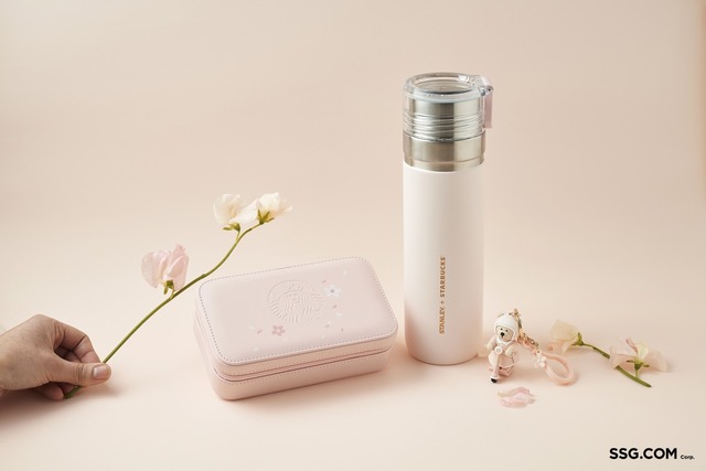 SSG닷컴은 내일(16일) 스톤헨지 체리블라썸 주얼리 5종을 단독 출시한다고 밝혔다. /SSG닷컴 제공