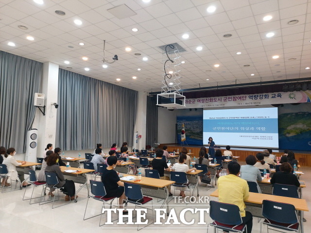 화순군이 민선 7기 역점 과제로 추진한 ‘아동·여성·고령 3대 친화도시 인증’을 완료하고 3대 친화도시 조성을 위한 세부 시책을 본격적으로 추진한다. 여성친화도시 군민참여단 역량 강화 교육 모습./화순군 제공