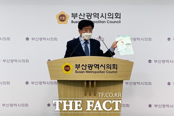 국민의힘 박형준 부산시장 후보 캠프 소속 조한제 선대본부장은 15일 긴급기자회견을 열고 해운대 엘시티 특혜분양 관련 의혹에 대해 민·형사상 모든 법적조치를 취하겠다는 입장을 밝혔다. /부산=조탁만 기자