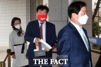  '내 마술쇼가 어때서?'…7달 만에 재판 출석한 민경욱