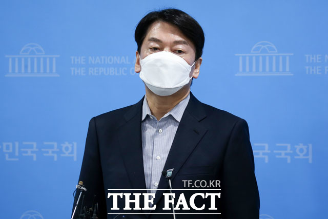 안철수 대표는 자신이 단일 후보가 되지 않더라도 합당할 가능성을 열어뒀다. /이새롬 기자