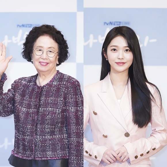 나문희(왼쪽)는 덕출의 아내 해남, 홍승희는 덕출의 손녀 은호에 분한다. /tvN 제공