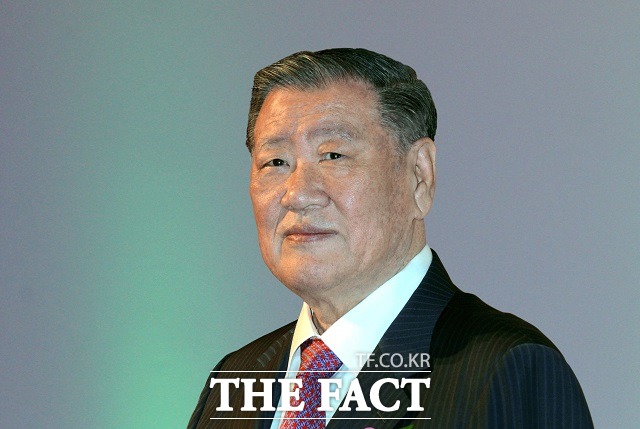정몽구 현대차그룹 명예회장이 지난해 현대차와 현대모비스에서 퇴직금을 포함해 567억4900만 원을 받은 것으로 나타났다. /현대차그룹 제공