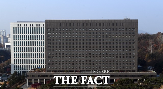 검찰이 과거사진상규명단 보고서를 언론에 유출한 혐의를 받는 이규원 검사 사건을 고위공직자범죄수사처(공수처)로 넘겼다./더팩트 DB