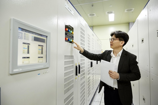 효성중공업은 17일 최근 영국 최대 최대 전력 투자개발사 다우닝과 50MW급 규모의 ESS공급 계약을 채결했다고 밝혔다. /효성 제공