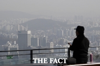  '파란 하늘은 어디로?' 잿빛으로 변해버린 도심 [포토]