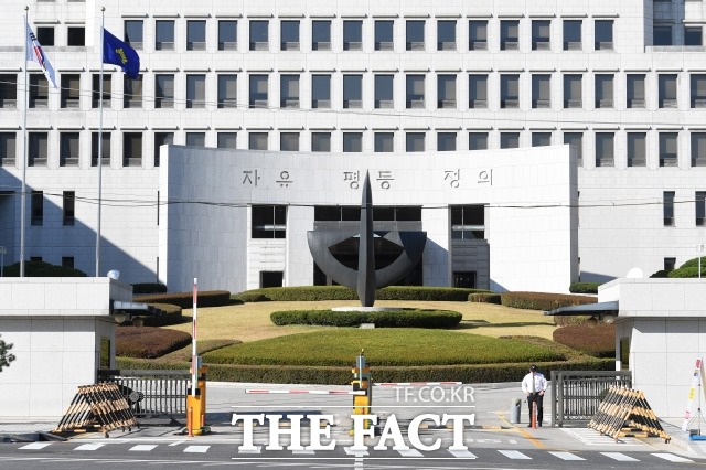 타인이 먼저 출원한 상표와 동일한 상표를 등록받아 사용했다면, 상표의 등록 무효 심결 확정 여부와 상관없이 선출원 상표에 대한 침해가 성립한다는 대법원 판결이 나왔다. /남용희 기자