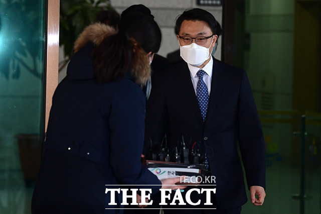 김진욱 공수처장은 검찰이 이첩한 이규원 검사 사건 처리를 놓고 구속영장이 청구돼도 조사에 문제는 없다고 19일 밝혔다./남용희 기자