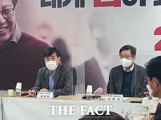 국민의힘 박형준 후보가 20 오후 캠프 사무실에서 부산선대위 당협위원장 및 선대본부장 회의를 열고 있다. /부산=조탁만 기자