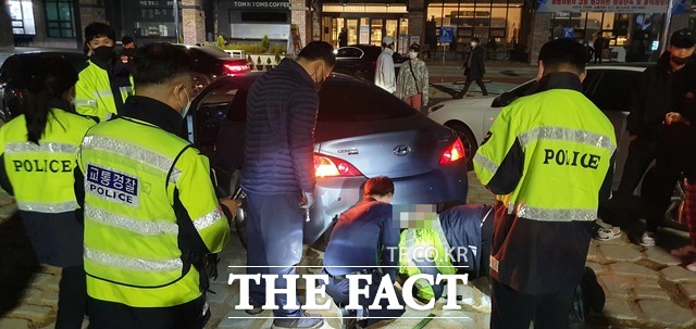 경기북부경찰청이 최근 스포츠카 동호회 회원들의 차량이 모이는 장소로 잉요되는 고양시 소재 고양휴게소에서 불법 자동차에 대한 대대적인 단속을 벌였다. /경기북부경찰청 제공