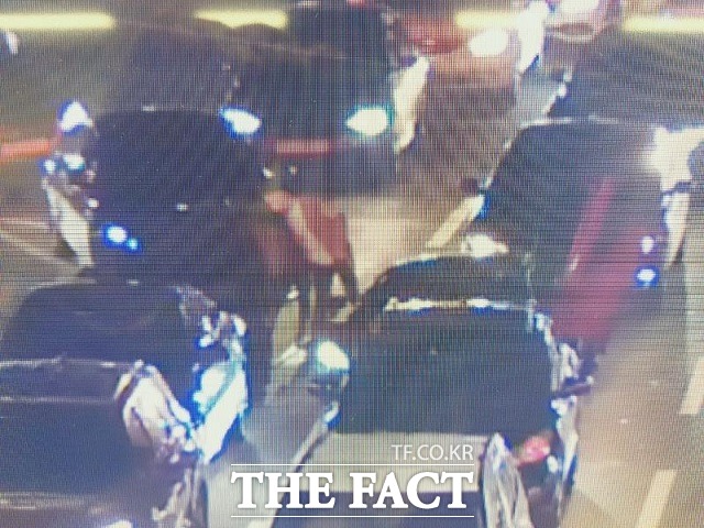 22일 <더팩트> 취재결과를 종합하면, 이 사건은 지난 13일 오후 7시께 부산 해운대구 한 도로 골목에 있던 맥라렌 차량이 주도로로 진입하면서 발생했다. /보배드림 캡처