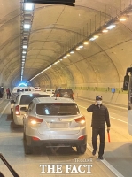  고속道 터널 5중 추돌현장서 2차 사고 막은 전북경찰청 제2기동대