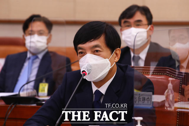 이성윤 지검장의 변호인은 23일 기자단에 입장문을 보내고 업무일지에는 검찰총장 보고사실이 명백히 기재돼 있다고 했다. /남윤호 기자