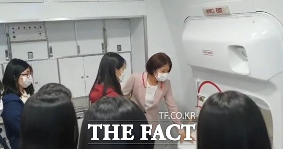 학생들이 꿈창작 캠퍼스에서 항공승무원 수업을 받고 있다. / 대구교육청 제공