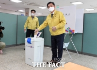  재보궐선거 모의투표 시연하는 서정협 대행 [포토]