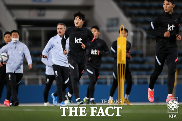 23일 일본 요코하마 닛빠스 미츠자와 스타디움에서 남자축구국가대표팀 이강인이 한일 친선경기를 앞두고 훈련하고 있다. /대한축구협회 제공