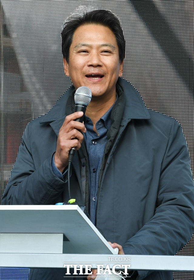 임종석 전 청와대 비서실장이 연일 성추행으로 보궐선거 원인을 제공한 고 박원순 전 서울시장에 대한 재평가를 호소했다. 2020년 4월 2일 고민정 광진을 후보의 유세 현장을 찾아 지지 호소하는 임 전 실장. /김세정 기자