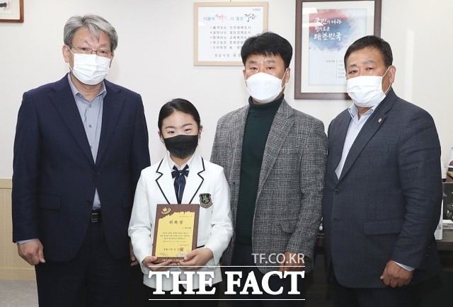 방서희 양은 “정읍시 홍보대사가 되어 너무 기쁘다”면서 “우리 고향 정읍의 매력을 알리기 위해 열심히 활동하겠다”고 밝게 웃으며 말했다. / 정읍시 제공