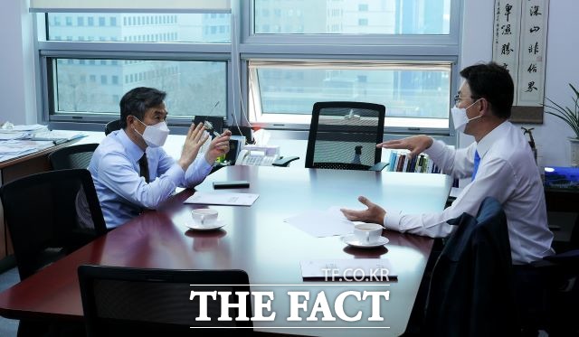 김철우 보성군수가 25일 지역구 국회의원 김승남 의원실을 방문해 신규사업의 타당성에 대해 설명하고, 공동대응 방안에 대해 논의했다./보성군 제공