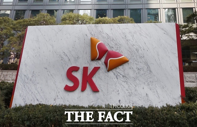 SK㈜가 이사회 산하에 인사위원회와 ESG위원회를 신설해 대표이사 평가, 중장기 전략 검토 등 이사회의 핵심 권한을 대폭 강화하며 이사회 중심의 지배구조 혁신에 나선다. /더팩트 DB