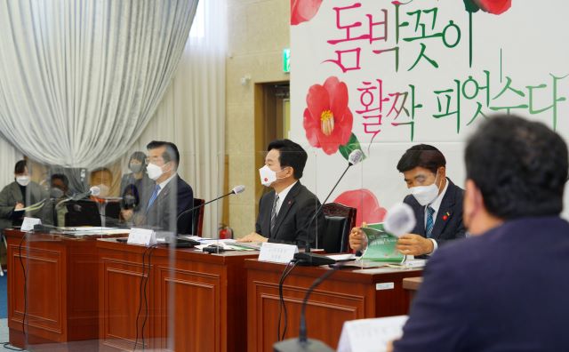 원희룡 제주도지사는 25일 제73주년 4·3희생자 추념식이 어느 때보다 더 특별한 의미가 담긴 경건한 추념식이 될 수 있도록 준비에 만전을 기해달라고 당부했다. / 제주도 제공