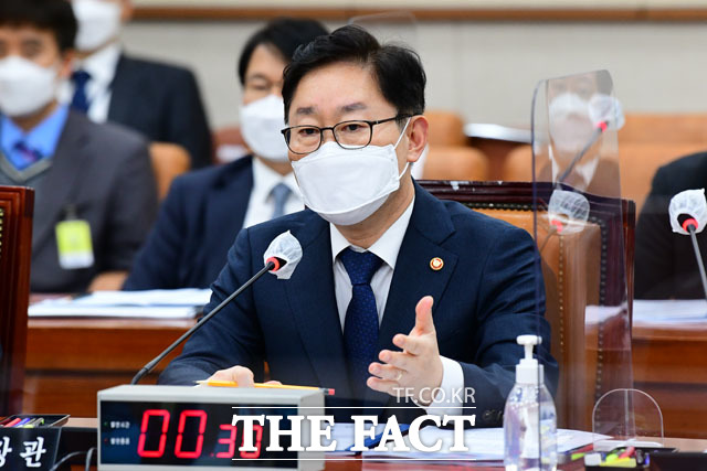 법무부가 박범계 장관이 지시한 한명숙 전 국무총리 재판 모해위증교사 의혹 대검 합동감찰을 위해 검사 3명을 파견한다./ 남윤호 기자