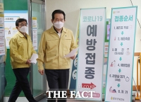  아스트라제네카(AZ) 백신 접종 위해 보건소 찾은 정세균 총리 [포토]