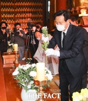  고산스님 분향소 찾은 오세훈 [TF사진관]