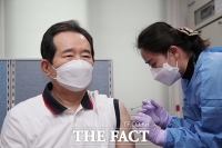  아스트라제네카(AZ) 백신 접종 받는 정세균 총리 [포토]