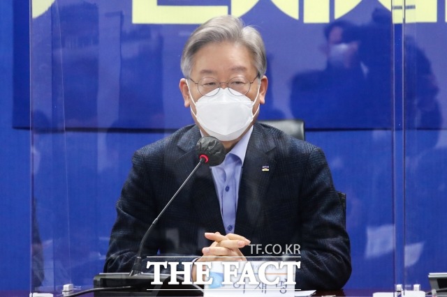 이재명 경기도지사는 28일 자신의 페이스북에 거침없는 개혁을 통해 기득권 체제를 바꾸자고 강조했다. /남윤호 기자