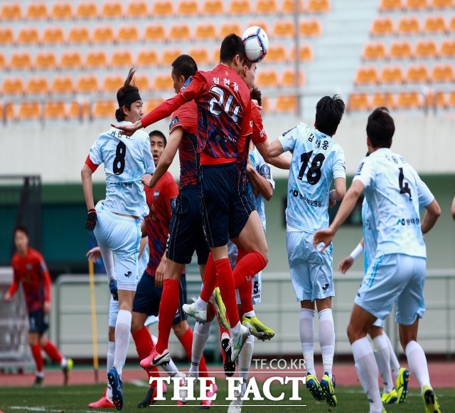 김천상무프로축구단이 28일 김천종합운동장에서 열린 ‘2021 하나은행 FA컵’ 2R 평택시티즌과 경기에서 8대 0으로 승리했다. 사진은 경기장면/김천=김서업 기자