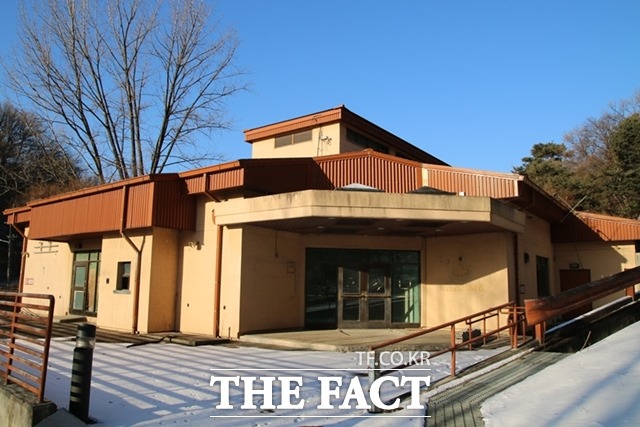 파주시 조리읍 미군반환기지인 캠프하우스내 건물.미군 주둔시 군공동사회봉사센터로 사용 되었으나 리모델링을 거쳐 커뮤니티센터로 탈바꿈하게 된다./파주시청 제공