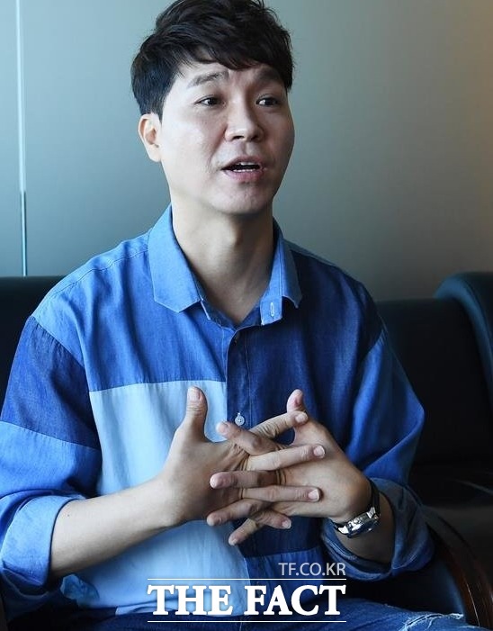 박수홍은 친형으로부터 100억원 대의 금전 손실을 봤다는 의혹에 대해 SNS를 통해 입장을 밝혔다. 그는 부모님에 대한 무분별한 비난과 억측은 말아달라고 당부했다. /배정한 기자
