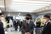  故 신춘호 회장 빈소, 사흘째 조문 행렬…손경식 회장·박찬호 애도