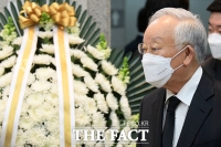  고 신춘호 회장 빈소 방문한 손경식 [포토]