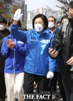  박영선, '1번의 인사' [포토]