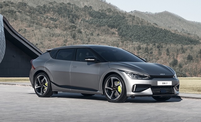 기아가 30일 브랜드 최초 전용 전기차 EV6의 월드프리미어 행사를 진행, 고성능 버전인 EV6 GT 모델을 공개했다. /기아 제공