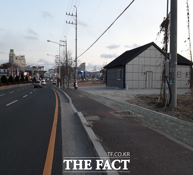 김해시 주촌·선천지구 도시개발사업의 진행 과정에서 절차상 하자에 의해 재산상 손해를 봤다는 민원이 제기돼 이를 두고 의견 조율에 어려움을 겪고 있다. 사진은 해당 사업지 토지 소유주 A씨가 보유한 토지 일부 전경./독자 제공