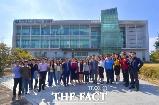 순창군이 발효식품으로부터 식물 성장 촉진 물질을 생산하는 기능성 미생물을 발굴해 국제학술지 발표를 앞두고 있다. /순창군 제공