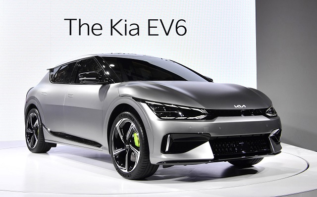 기아가 30일 온라인을 통해 브랜드 첫 전용 전기차인 EV6의 디지털 월드프리미어 행사를 진행했다. /기아 제공