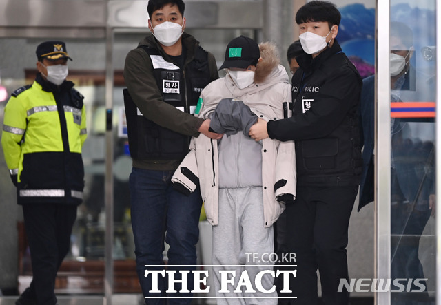 30일 수원지법 형사15부(조휴옥 부장판사) 심리로 열린 이 사건 첫 공판에서 살인 및 아동복지법 위반 혐의로 기소된 이모 안모(34)씨와 이모부 김모(33)씨의 변호인은 공소사실 중 살인 혐의는 고의가 없었기 때문에 부인한다고 말했다. /뉴시스