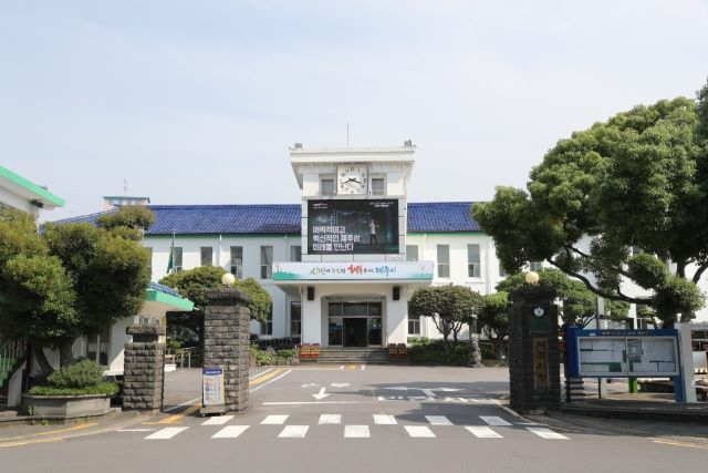 제주시는 2021년 정기분 재산세 부과에 앞서 오는 6월 10일까지 재산세 중과세 대상인 별장 실태조사를 실시한다고 31일 밝혔다. / 제주시 제공