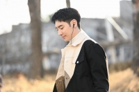  이제훈, '티키타카' 첫 게스트 출격…이솜과 듀엣 무대 선물