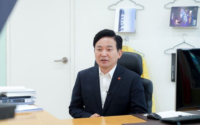 원희룡 제주도지사는 1일 공직자들에게 △4·3추념식의 빈틈없는 준비 △코로나19 예방접종 전 과정 신속·안전관리 및 정보 투명 공개 △실국별 코로나19 방역상황 점검 △신속한 재정집행 등에 총력을 기울여 줄 것을 주문했다. / 제주도 제공