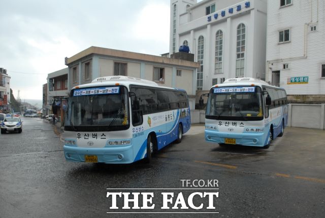 울릉군은 농어촌버스 이용자에게 실시간 버스정보를 제공하는 광역 버스정보시스템(BIS) 구축 작업을 지난해 완료하고, 3개월 간 시범운영을 거친 후 4월 1일부터 정상운영한다고 밝혔다. /울릉군 제공