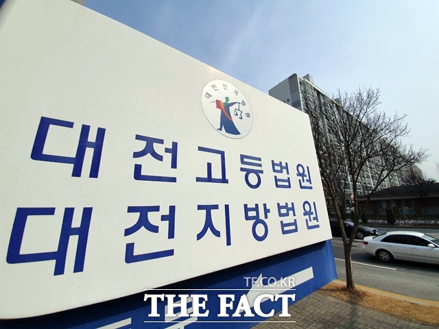 법원이 월성 원전 1호기 경제성 평가 조작 의혹에 연루돼 구속기소 된 산업통상자원부 공무원 2명의 보석을 허가했다. /송주원 기자