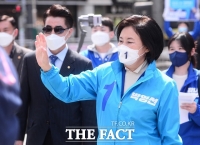  점퍼 갈아입고 고군분투 박영선, 잇단 악재에 '헉~'